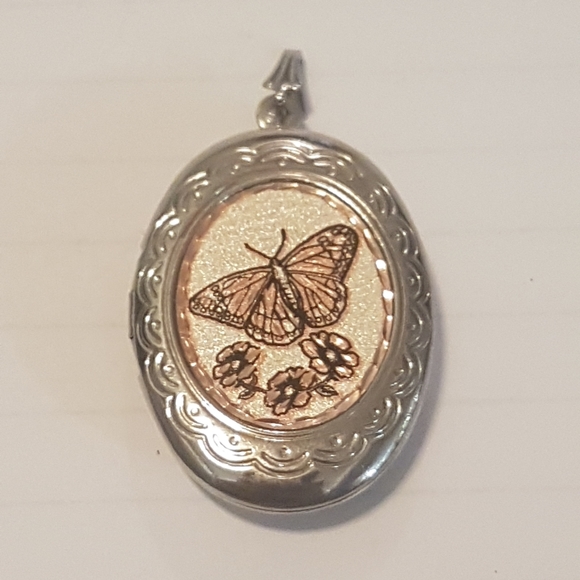 Locket - Picture 10 of 16